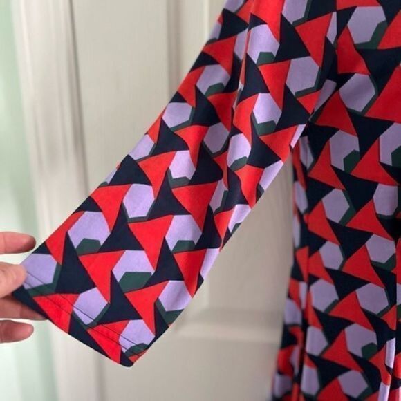 Tracy Negoshian Dress.Flowy. Red, blue and purple. Geometric. Size Medium - Picture 6 of 6